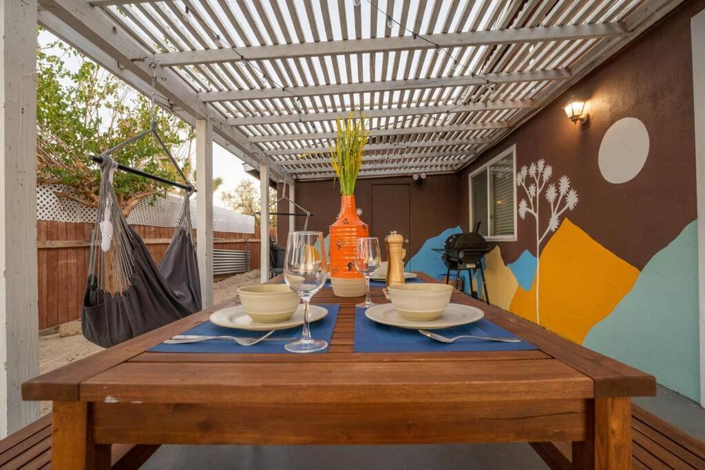 ジョシュア・ツリー Palm Vista Retreat *Hot Tub/Cowboy Pool/Hammocks*ヴィラ エクステリア 写真