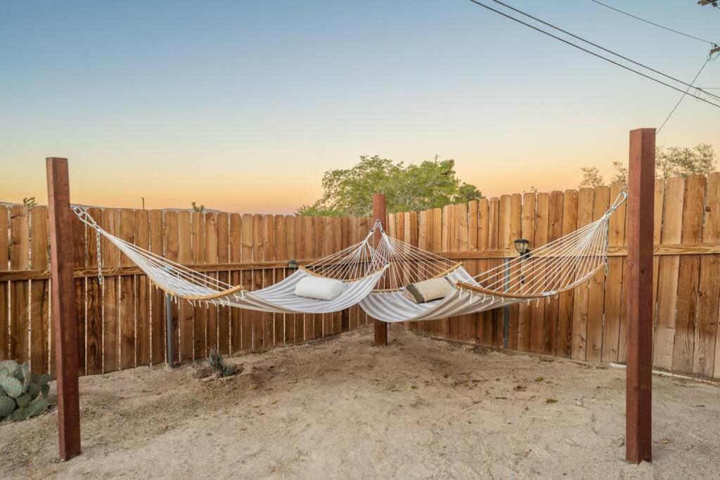ジョシュア・ツリー Palm Vista Retreat *Hot Tub/Cowboy Pool/Hammocks*ヴィラ エクステリア 写真