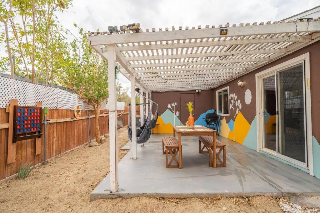 ジョシュア・ツリー Palm Vista Retreat *Hot Tub/Cowboy Pool/Hammocks*ヴィラ エクステリア 写真