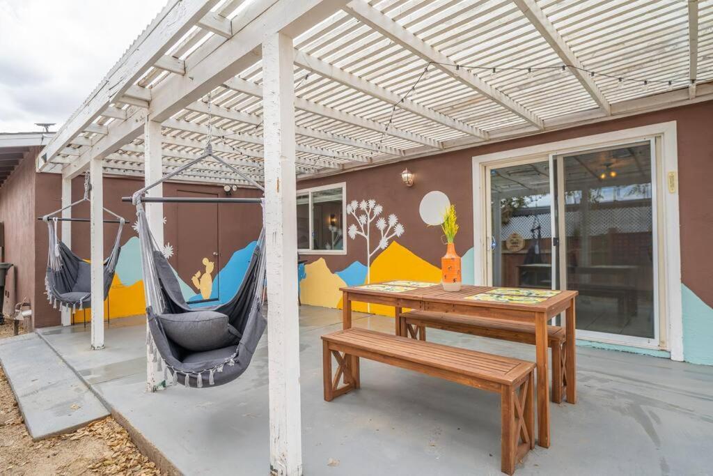 ジョシュア・ツリー Palm Vista Retreat *Hot Tub/Cowboy Pool/Hammocks*ヴィラ エクステリア 写真
