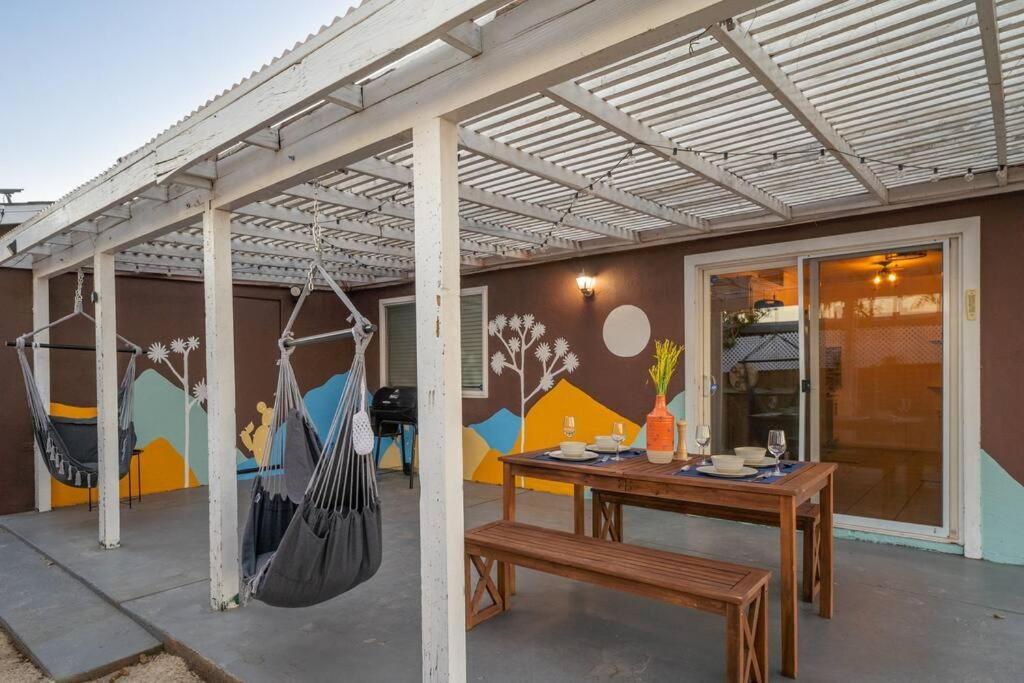 ジョシュア・ツリー Palm Vista Retreat *Hot Tub/Cowboy Pool/Hammocks*ヴィラ エクステリア 写真