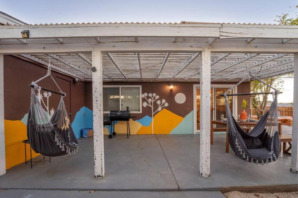 ジョシュア・ツリー Palm Vista Retreat *Hot Tub/Cowboy Pool/Hammocks*ヴィラ エクステリア 写真