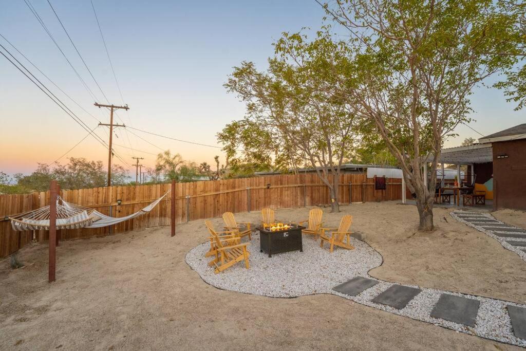 ジョシュア・ツリー Palm Vista Retreat *Hot Tub/Cowboy Pool/Hammocks*ヴィラ エクステリア 写真